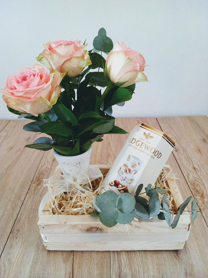 GIFT SPOILS – WEDGEWOOD & ROSES