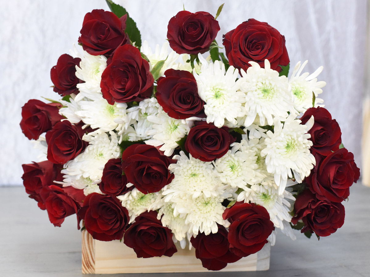 Half Red Roses & White Flower Bunch